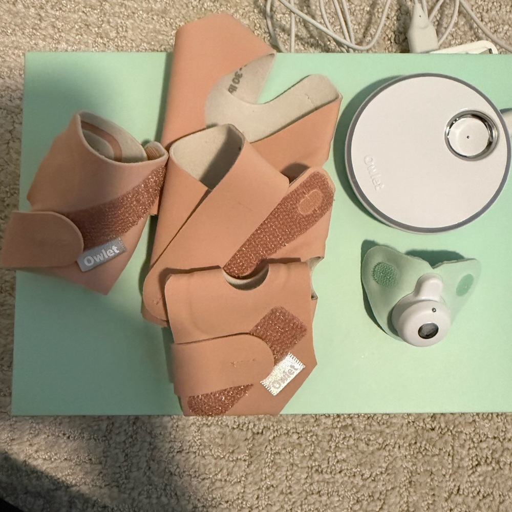 Owlet Baby Monitor Set w/Dusty Pink Socks